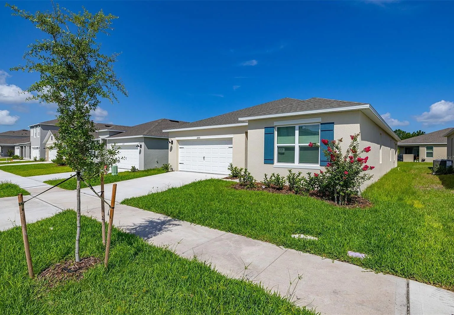 3 bed, 2.0 bath, 1032 sqft, $2,300 — Photo 2