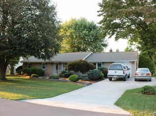 932 Emily Dr, Mechanicsburg, PA 17055
