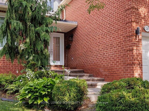 3rd image of 1207 Dogwood Cres