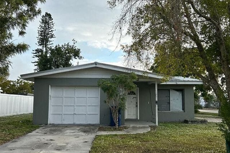 1st image of 4815 Las Lomas Dr