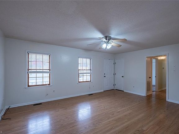 4th image of 410 Riverton Ct