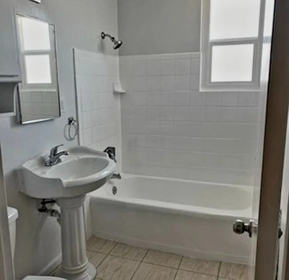 1332 1/2 S Mansfield Ave — Photo 7