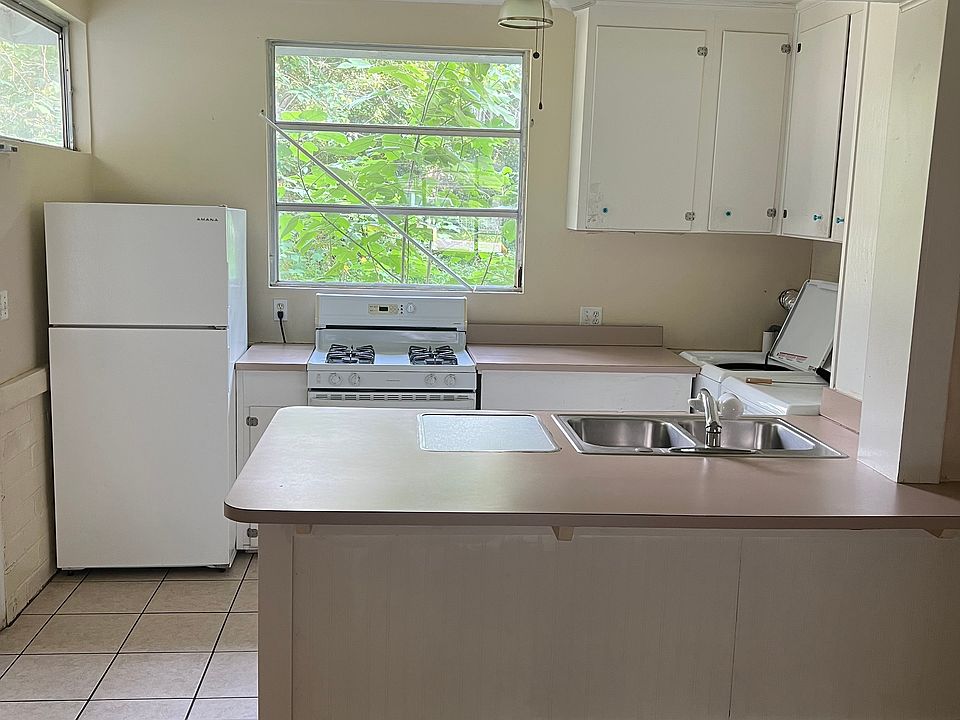 kitchen with gas stove and washer/dryer
