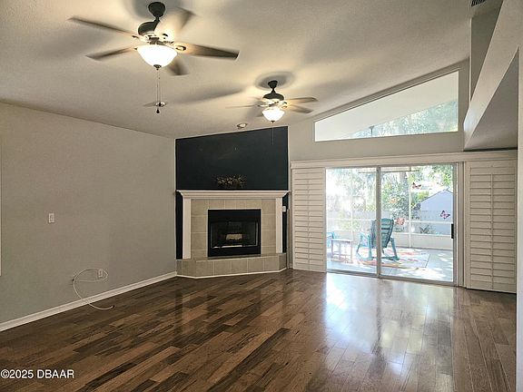 4th image of 6 Oak Village Dr