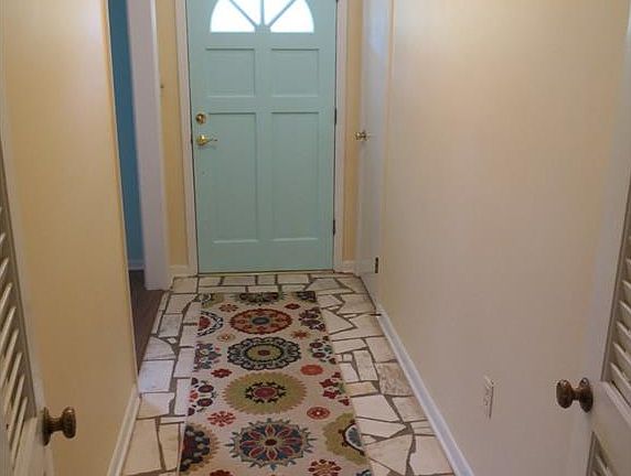 2nd image of 525 Carol Villa Dr
