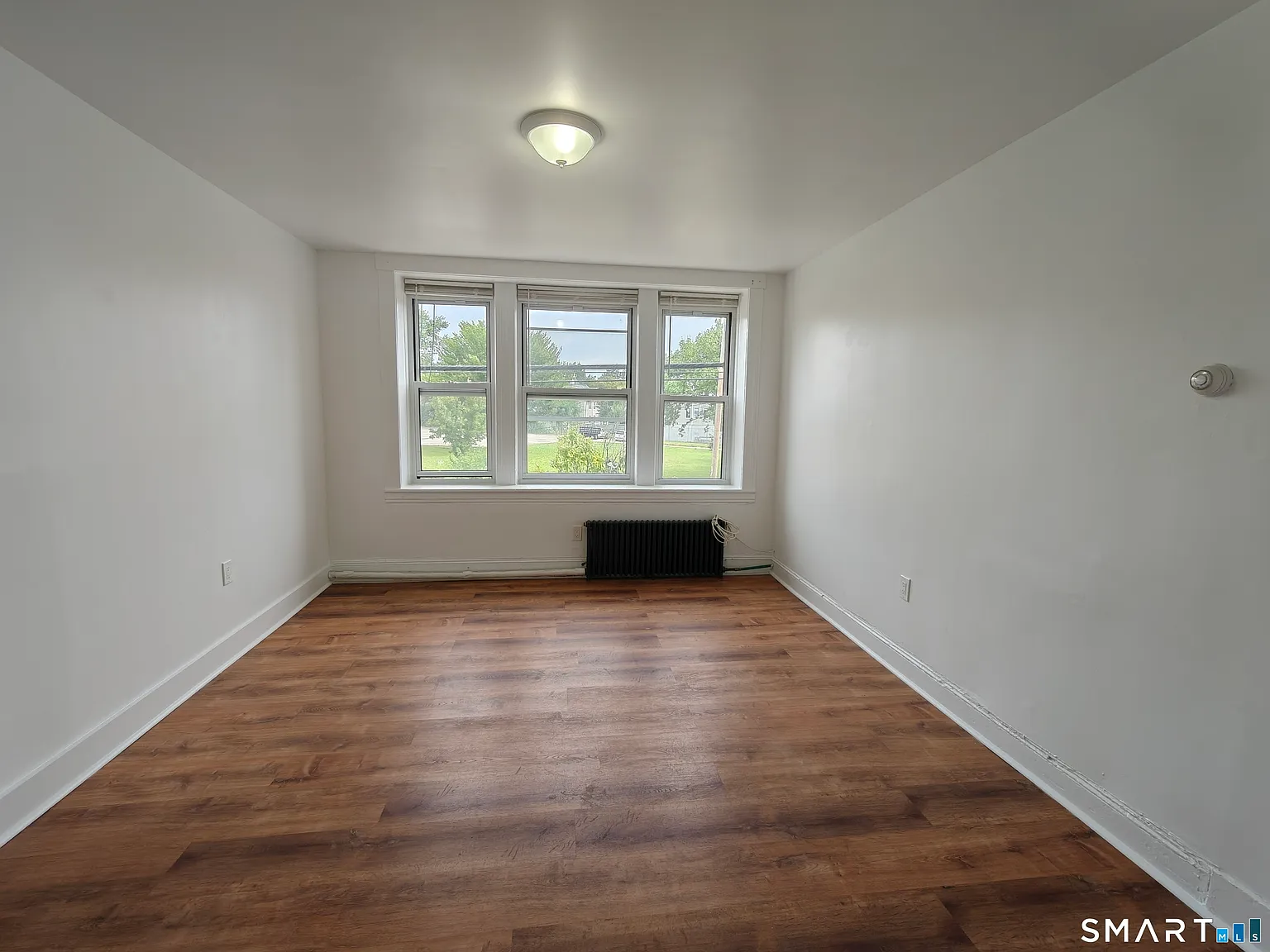 4 bed, 1.0 bath, 1200 sqft, $2,200 — Photo 3