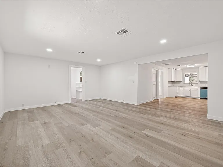 815 Brooks Ave — Photo 14
