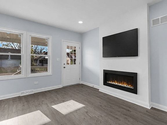 4th image of 15313 Marshfield Ave