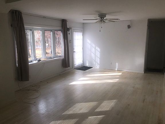 4th image of 65 Gardiner Ave