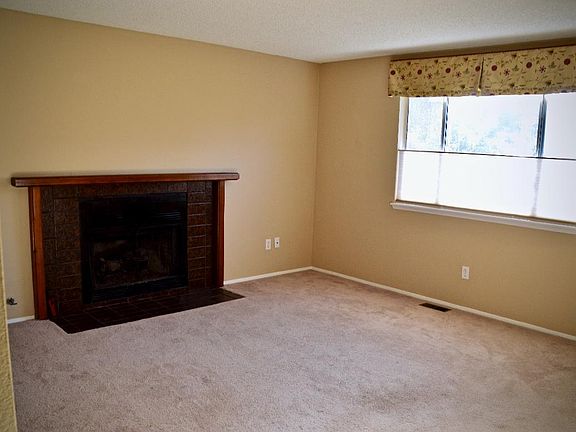 3rd image of 10714 NE 109th St