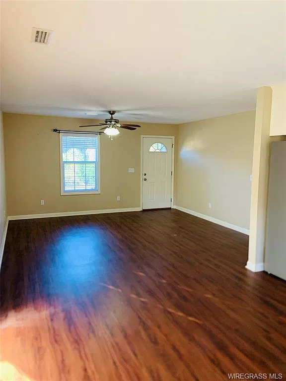 3 bed, 1.5 bath, 1096 sqft, $1,500 — Photo 2