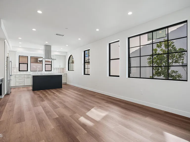 136 N Oakview Dr #103 — Photo 5