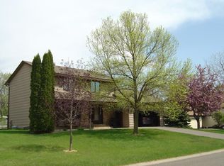 1310 Black Oaks Ln N, Plymouth, MN 55447