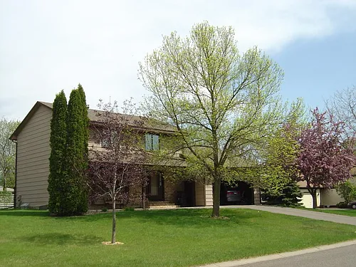 1310 Black Oaks Ln N Photo 1