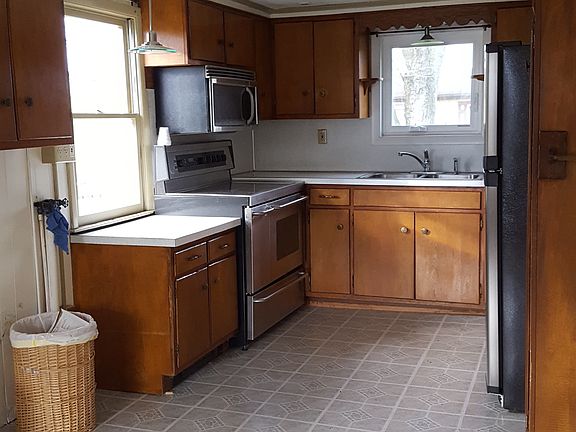 Kitchen & Washer/Dryer Hookup