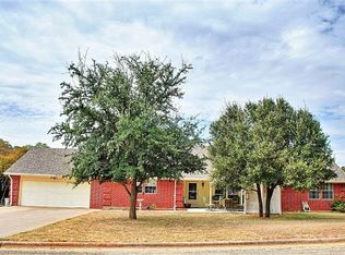 9708 Windsor Cir, Fort Worth, TX 76140