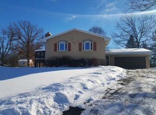 110 Pony Ln E, Apple Valley, MN 55124