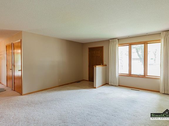 3rd image of 3225 Jamestown Ln