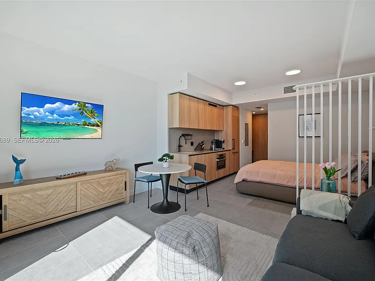 121 NE 5th St #3507 — Photo 7