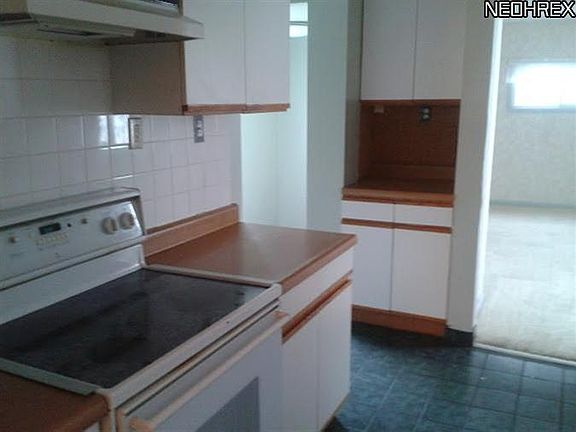 5th image of 4853 E 86th St