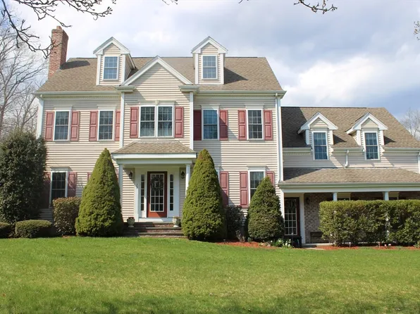 13 Mahoney Cir, Abington, MA 02351