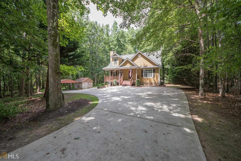 180 Angela Dr photo 1
