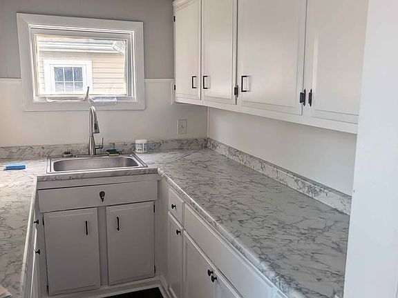3rd image of 875 Roosevelt Ave Floor 1