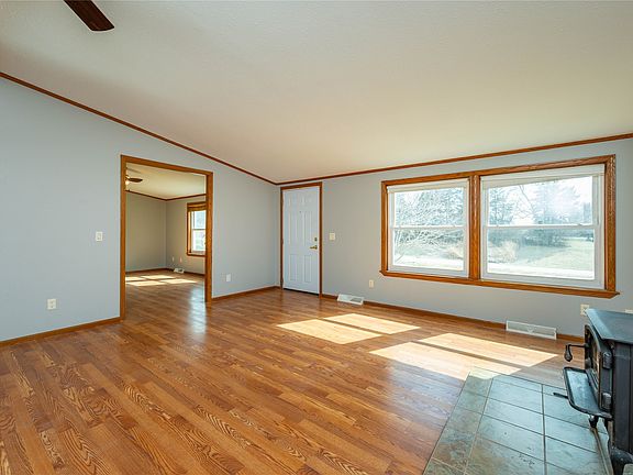 3rd image of 819 2nd St