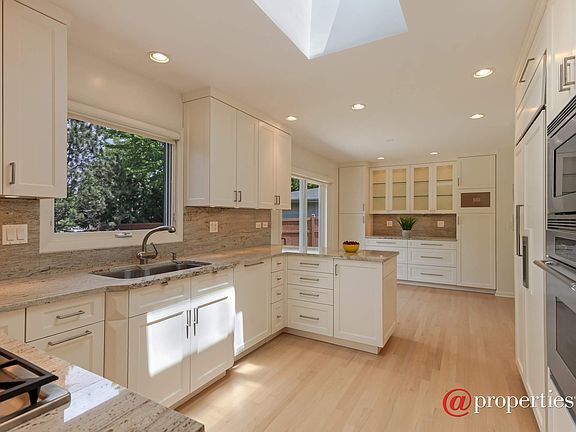 Kitchen / Breakfast Room