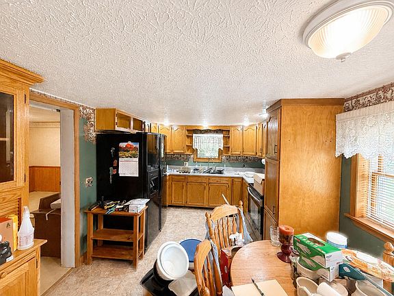 3rd image of 218 Harrison St