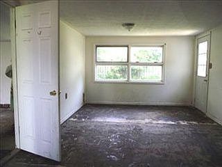 3rd image of 142 Parkway Dr