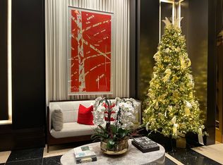 200 Cumberland St #2703, Toronto, ON M5R0B7