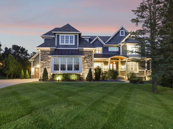 1738 S 40th Ct, West Des Moines, IA 50265