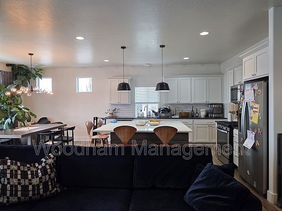 4th image of 98 Caitlin Rd