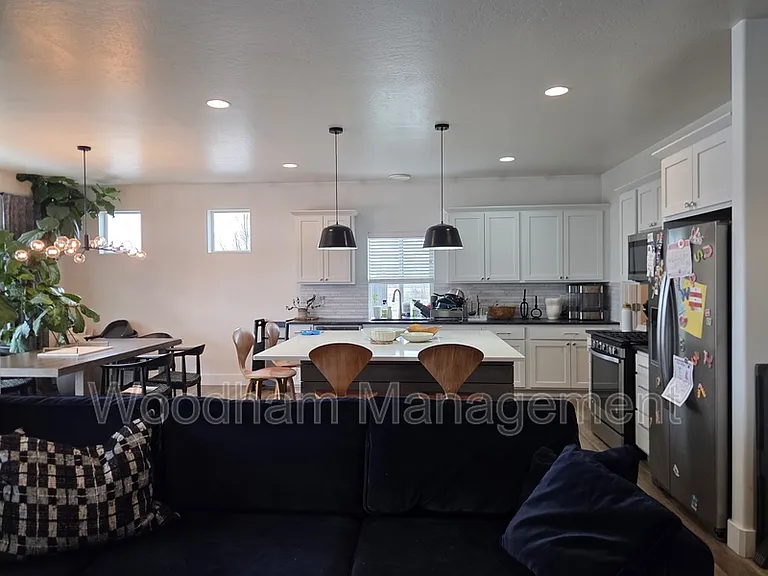 98 Caitlin Rd — Photo 4