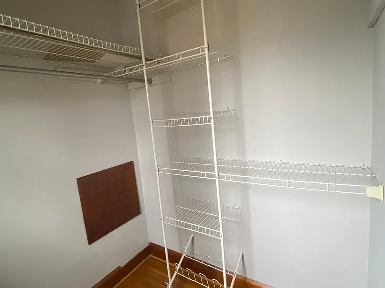 480 Brevoort Rd — Photo 15