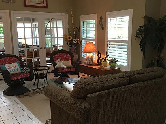 2nd image of 787 Dahlia Ln