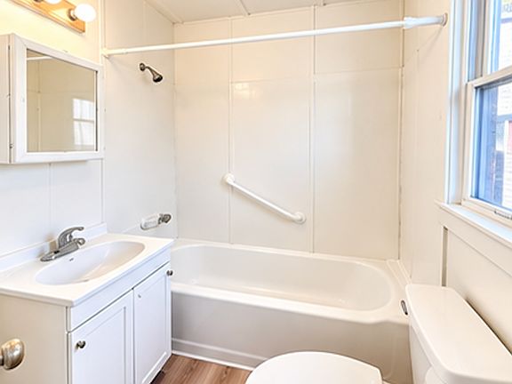 5th image of 411-417 E Halliday St