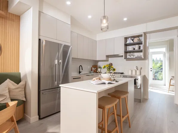 921 Grant St #217, Coquitlam, BC V3J 0S2