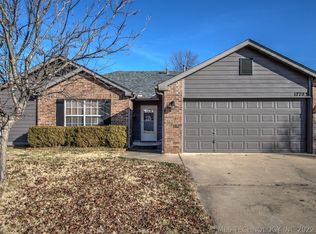 17703 S Santa Fe St, Mounds, OK 74047