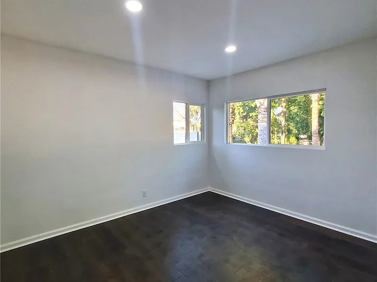 7121 Jumilla Ave — Photo 21
