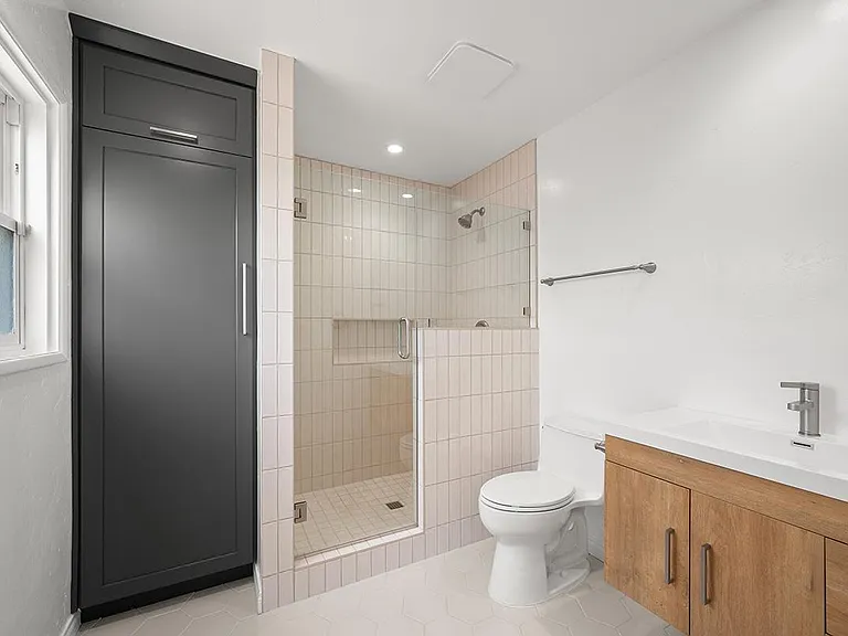 7170 Hybeth Dr — Photo 22