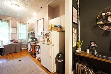 Rented by Rennit Inc.