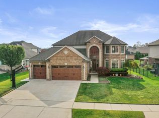 16258 Bishopsgate Dr, Macomb, MI 48044