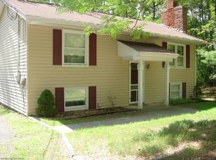 6384 Five Springs Rd, Stroudsburg, PA 18360