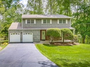 75 Regina Rd, Airmont, NY 10952