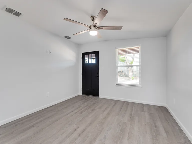 810 Birmingham Ave — Photo 8