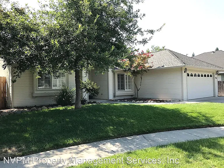 Legacy Ln — Photo 1