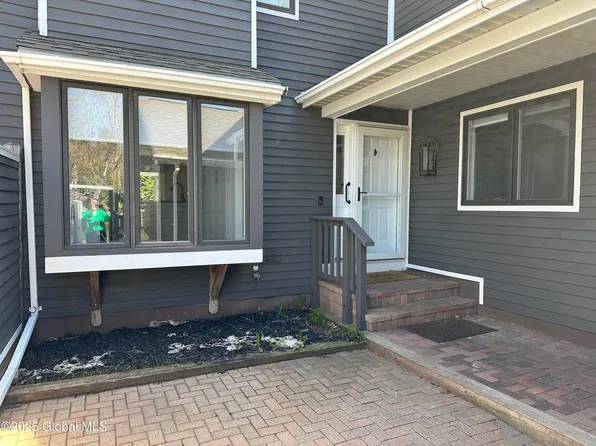 8 Saratoga Circle, Saratoga Springs, NY 12866