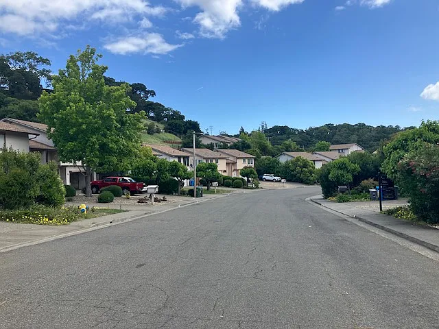40 Shannon Ct — Photo 2